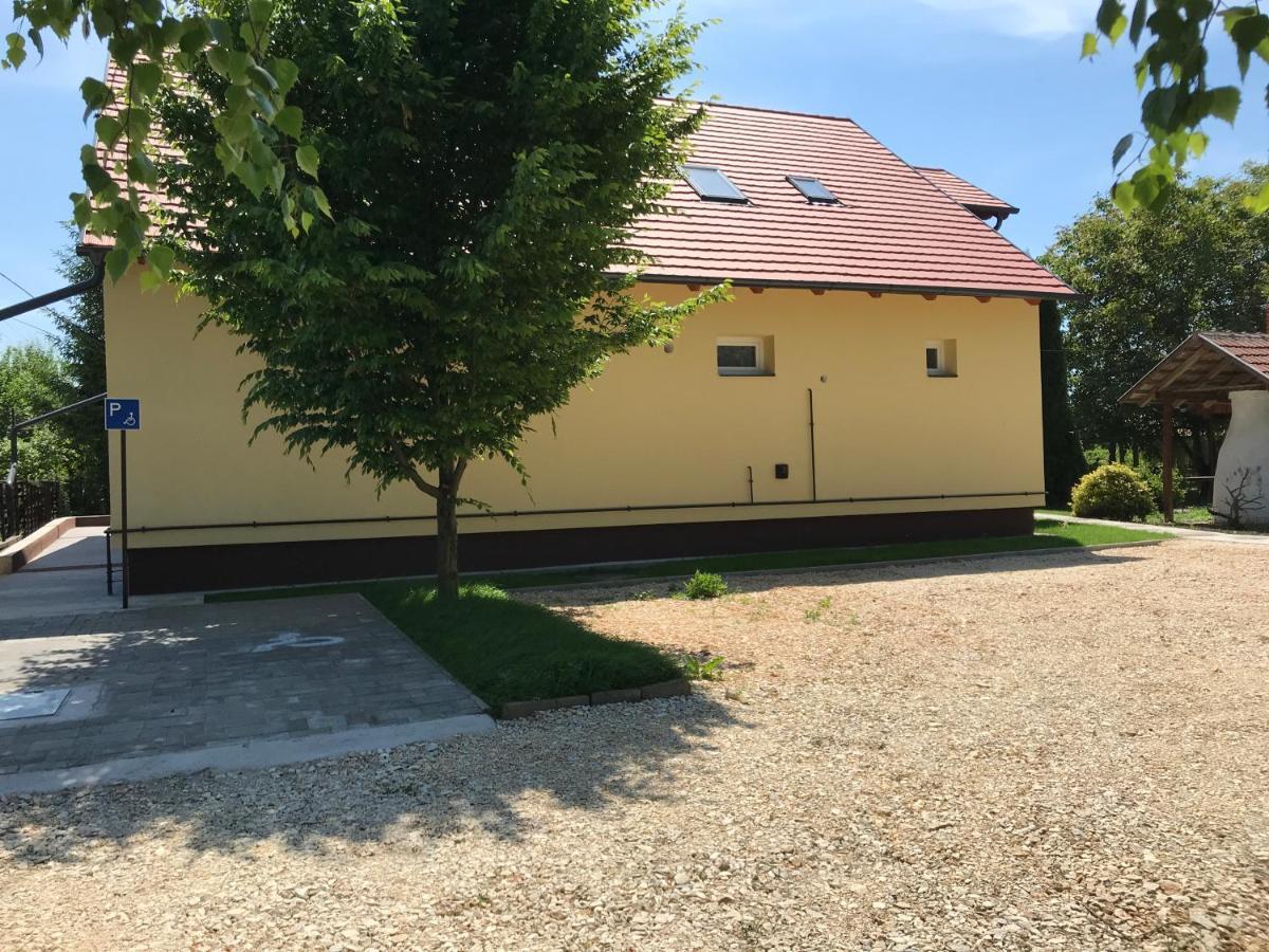 Venusz Ueduelocentrum Tiszacsege Exterior foto