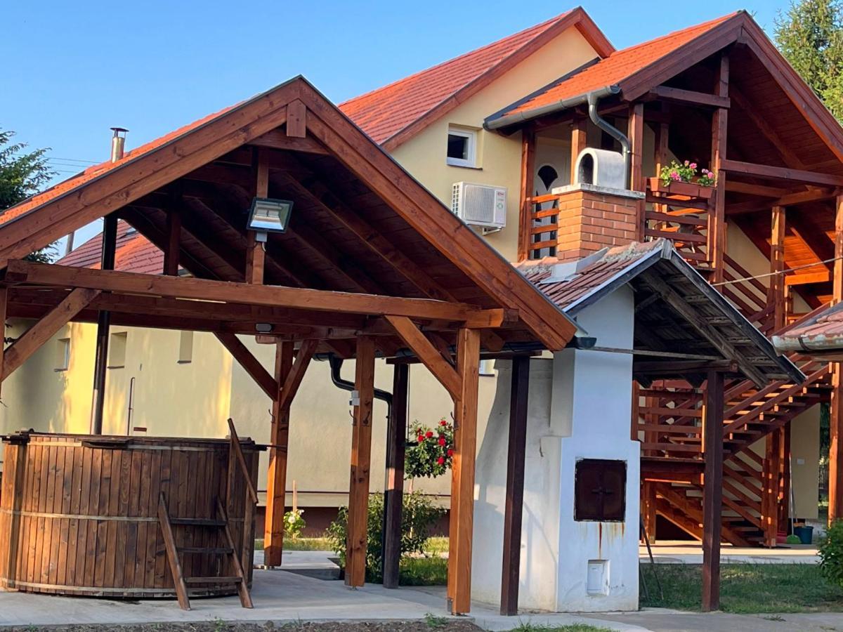 Venusz Ueduelocentrum Tiszacsege Exterior foto